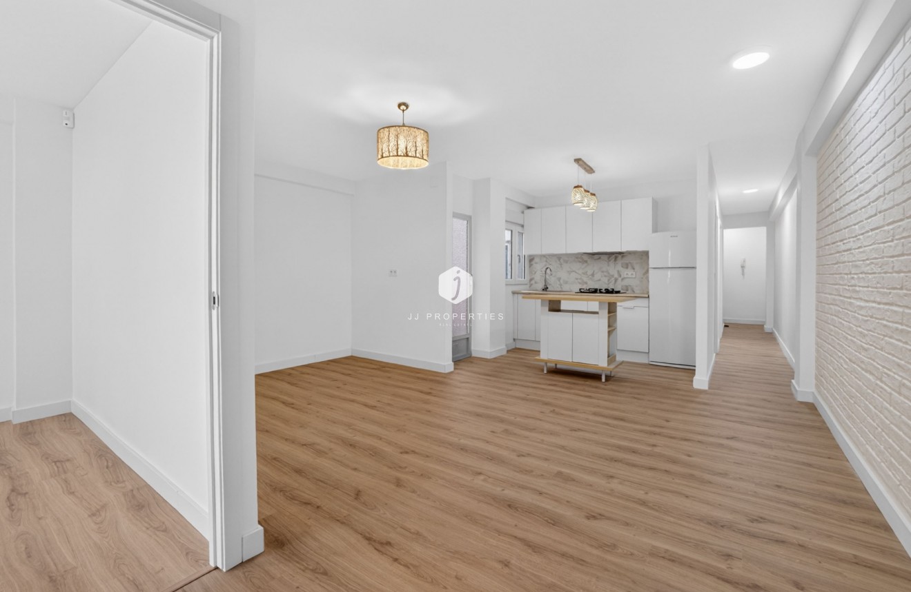 Resale - Apartment / flat -
Torrevieja - Centro