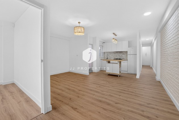 Resale - Apartment / flat -
Torrevieja - Centro