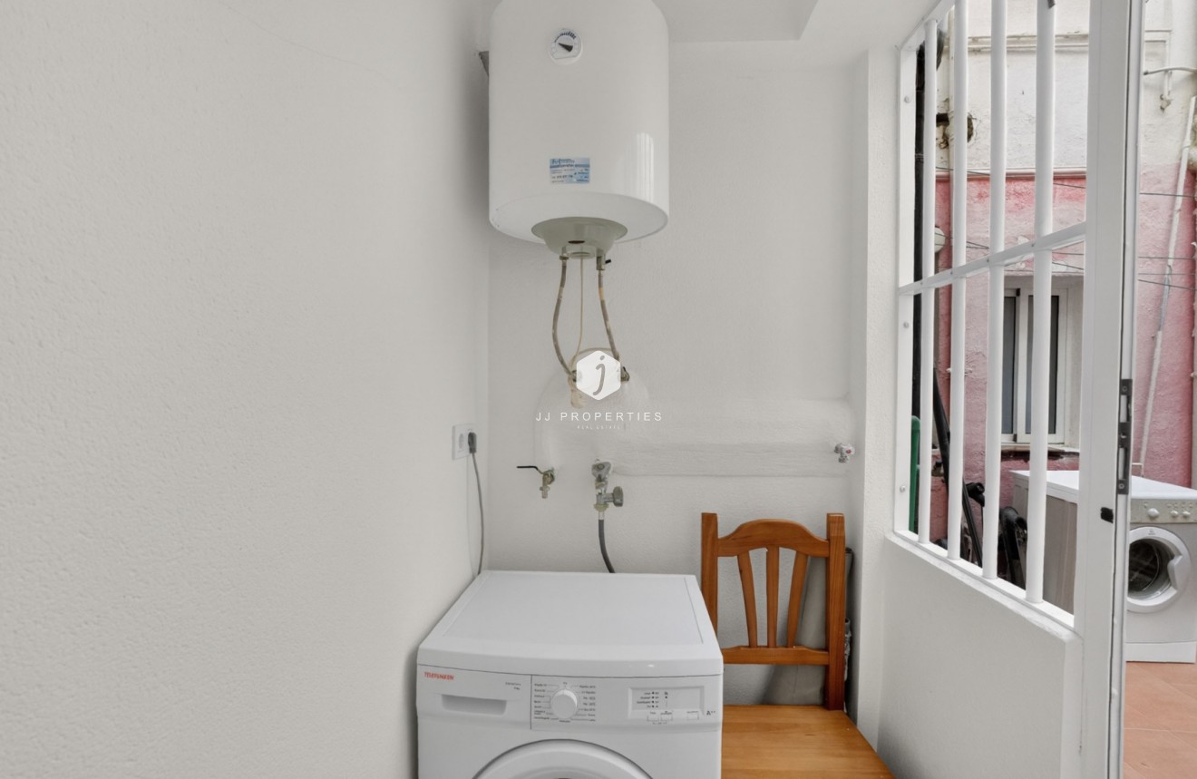 Resale - Apartment / flat -
Torrevieja - Centro
