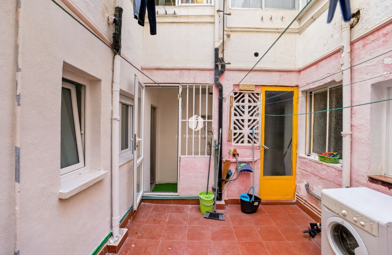Resale - Apartment / flat -
Torrevieja - Centro
