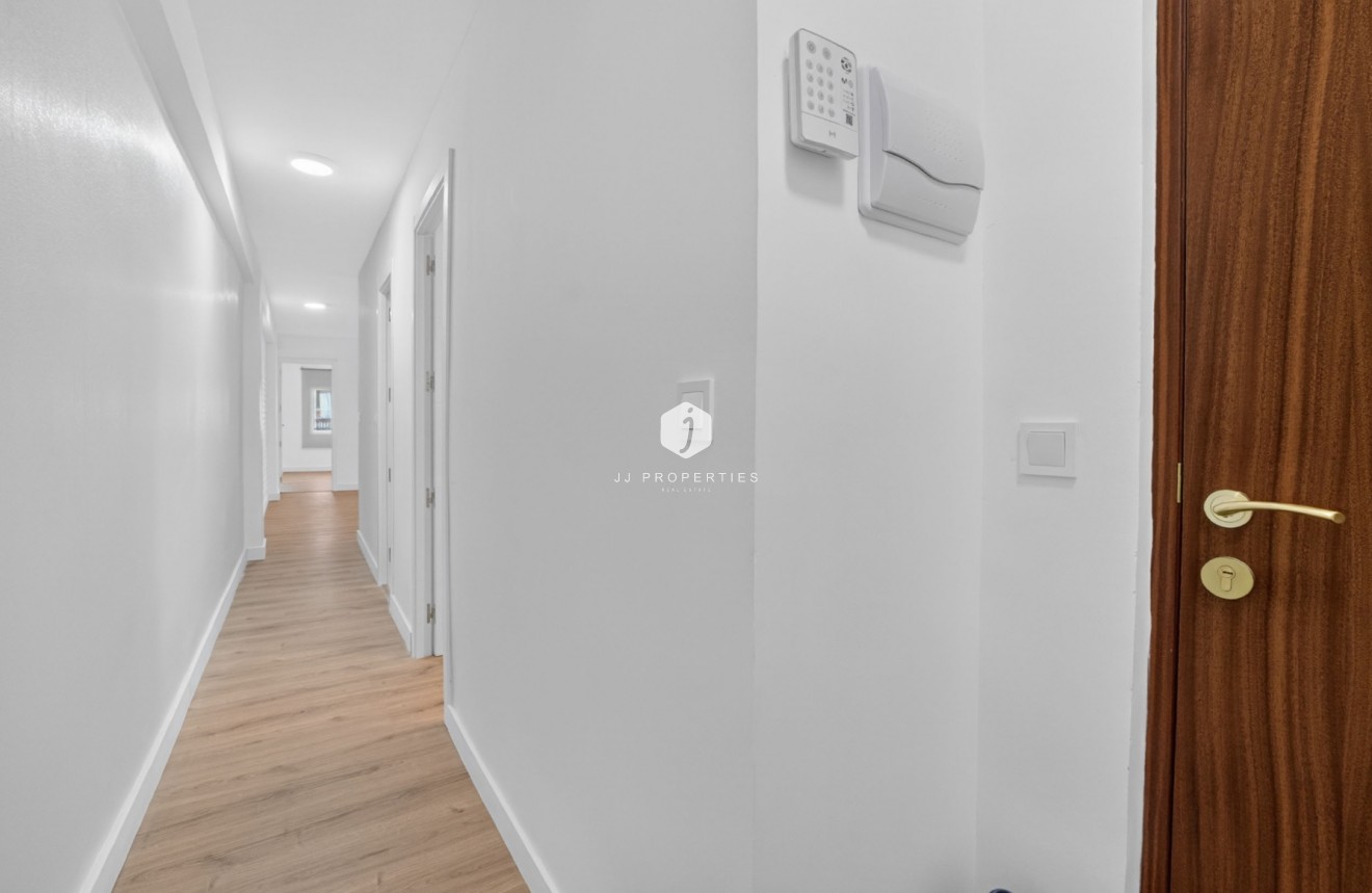 Resale - Apartment / flat -
Torrevieja - Centro