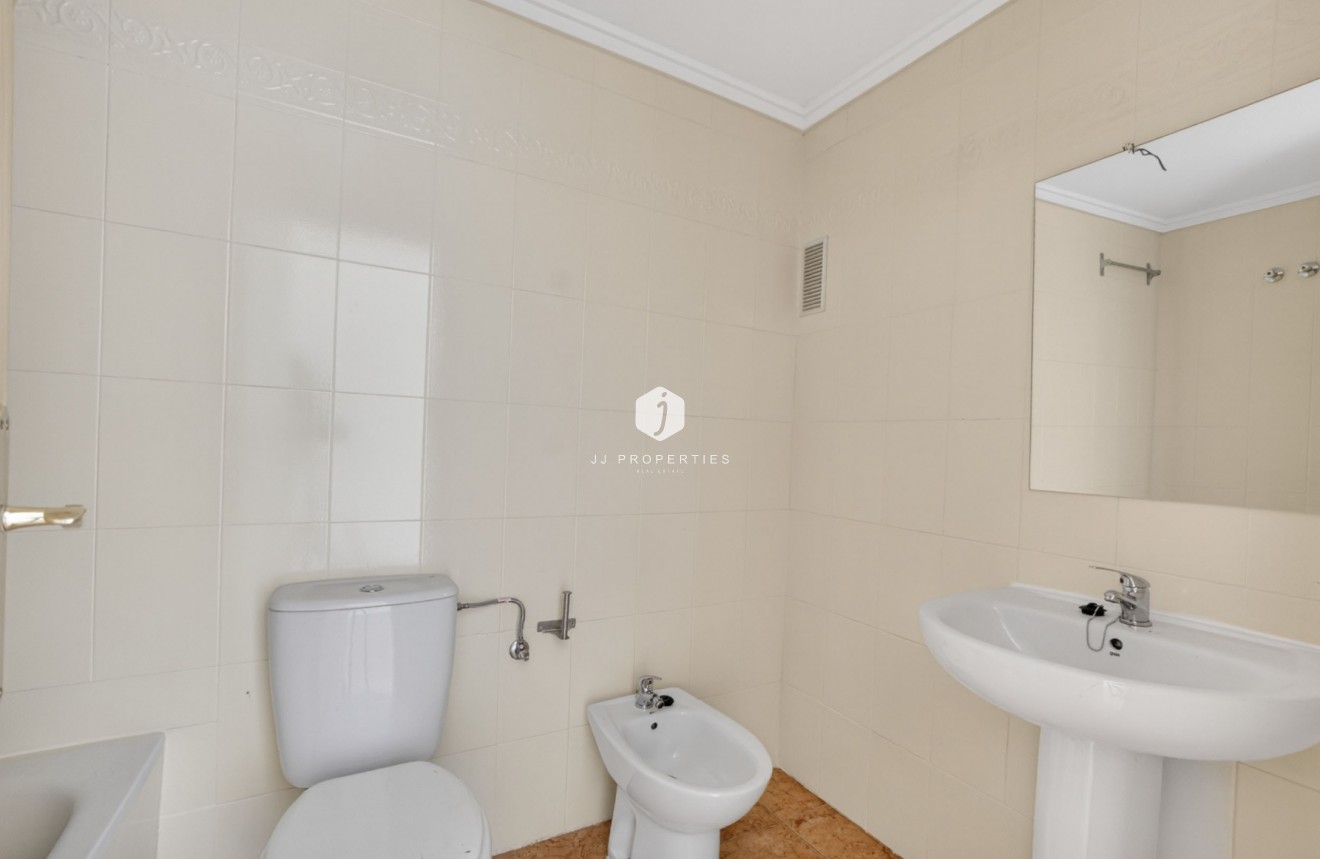 Resale - Apartment / flat -
Torrevieja - El Limonar