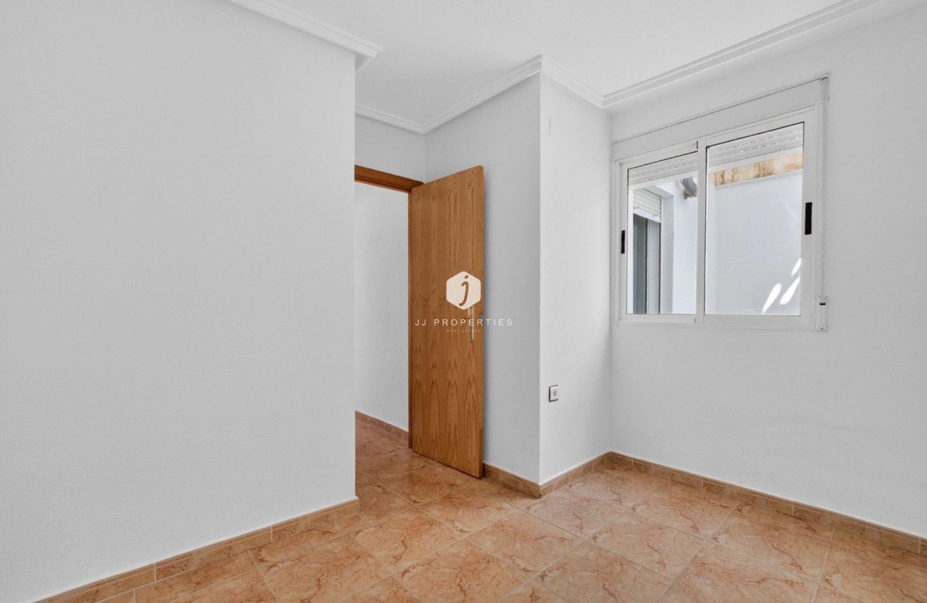 Resale - Apartment / flat -
Torrevieja - El Limonar