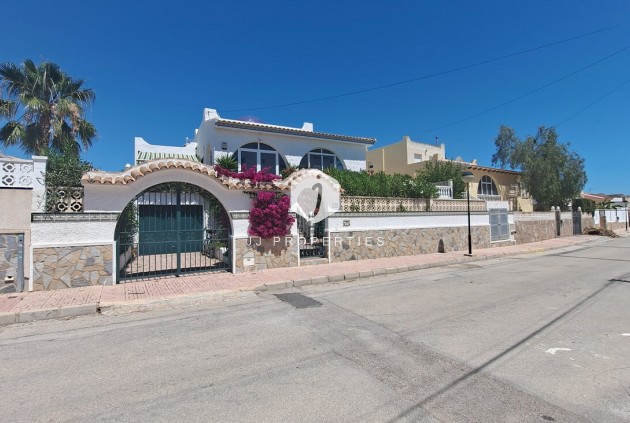 D'occasion - Villa -
San Miguel de Salinas - Inland