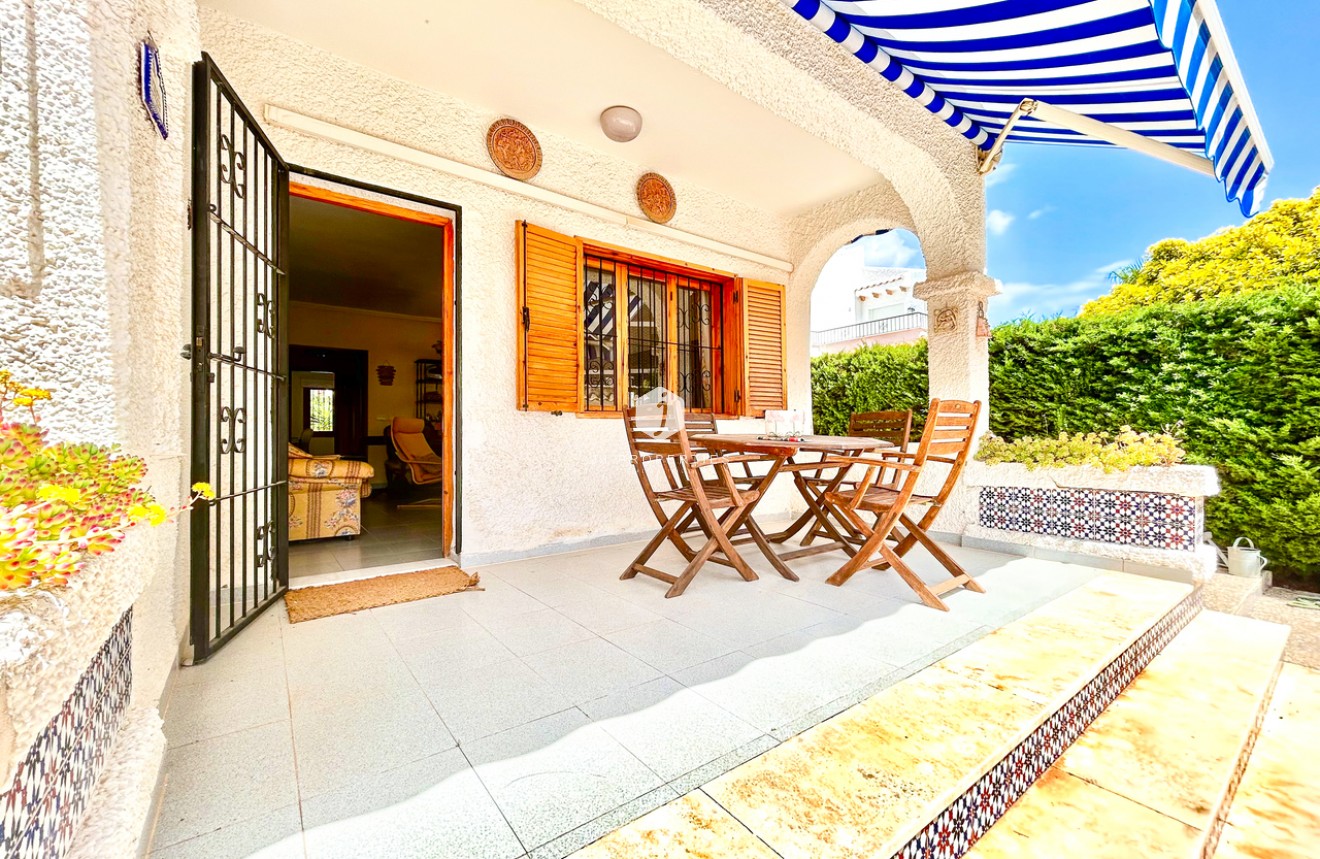 D'occasion - Villa -
La Zenia - Costa Blanca