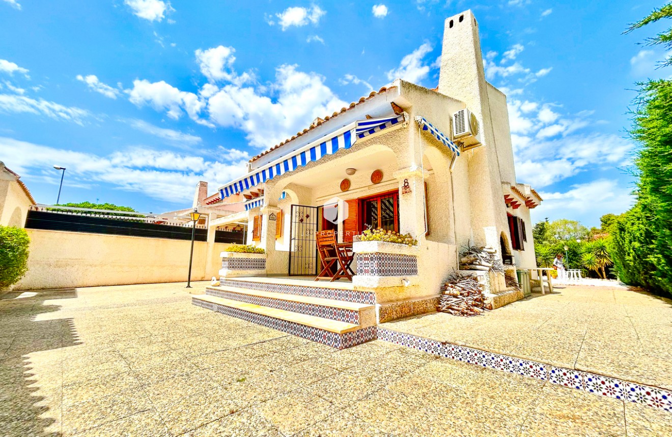 D'occasion - Villa -
La Zenia - Costa Blanca