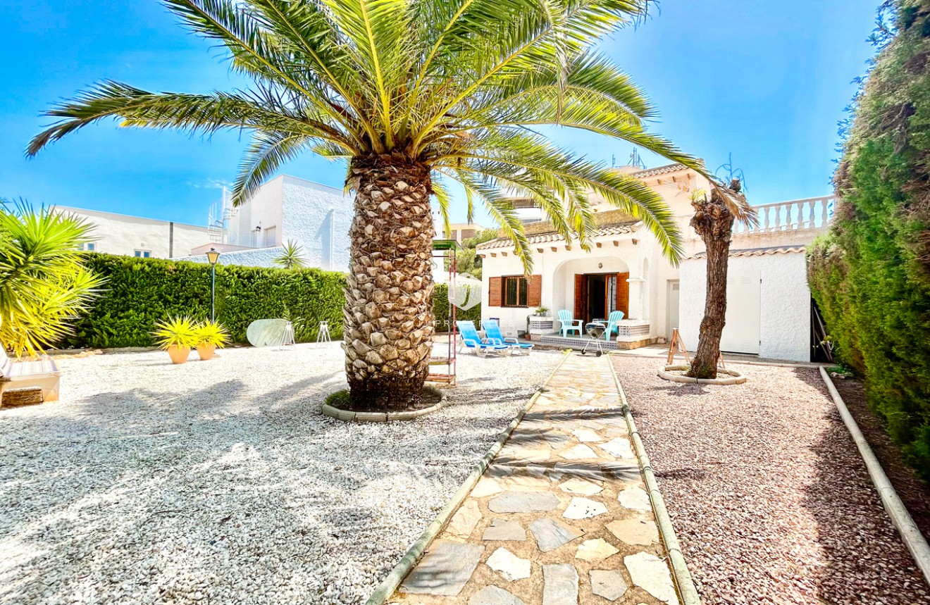D'occasion - Villa -
La Zenia - Costa Blanca