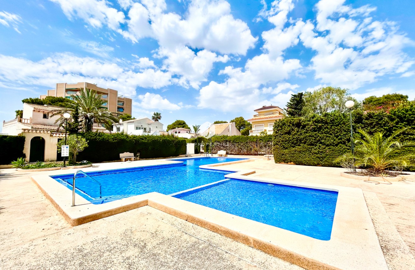 D'occasion - Villa -
La Zenia - Costa Blanca