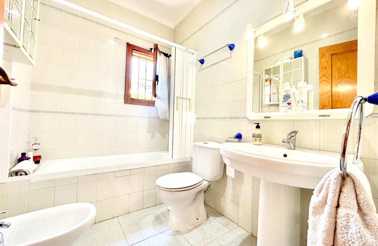 D'occasion - Villa -
La Zenia - Costa Blanca