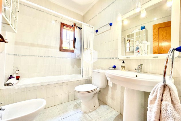 D'occasion - Villa -
La Zenia - Costa Blanca