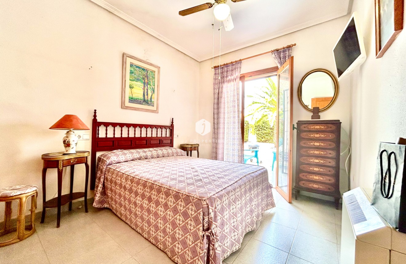 D'occasion - Villa -
La Zenia - Costa Blanca