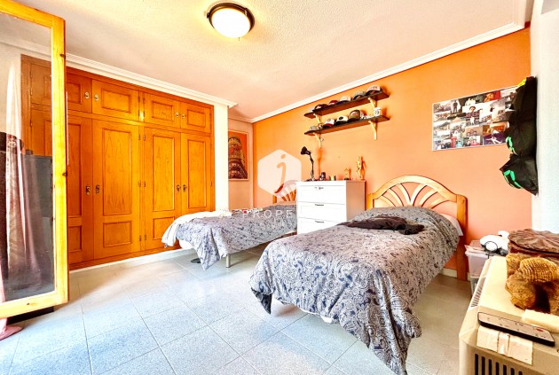 D'occasion - Villa -
La Zenia - Costa Blanca
