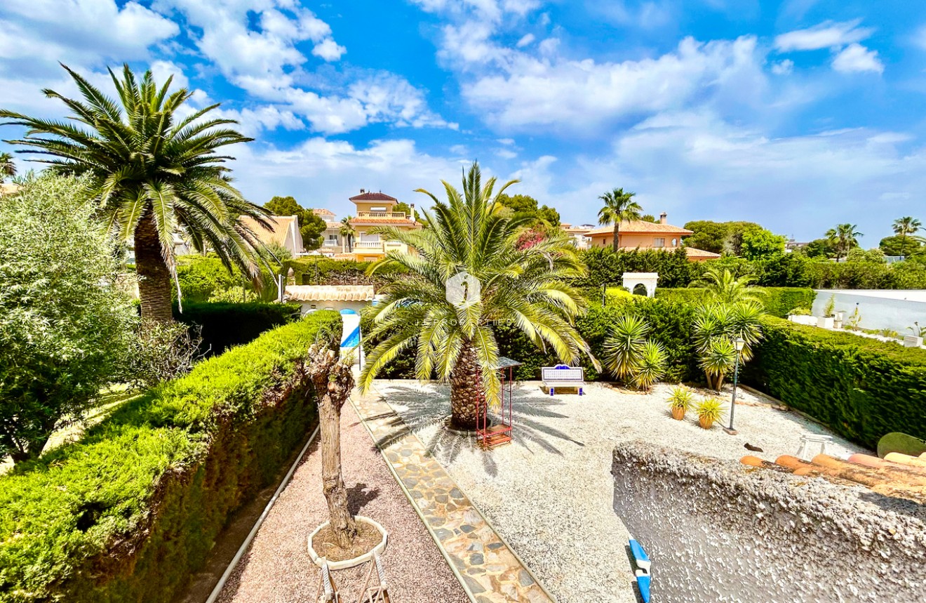 D'occasion - Villa -
La Zenia - Costa Blanca