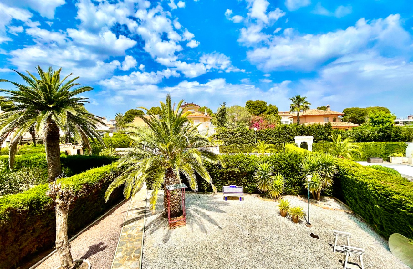 D'occasion - Villa -
La Zenia - Costa Blanca
