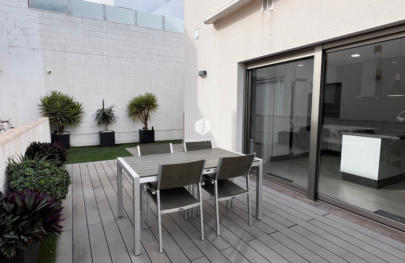 D'occasion - Villa -
Orihuela Costa - Costa Blanca