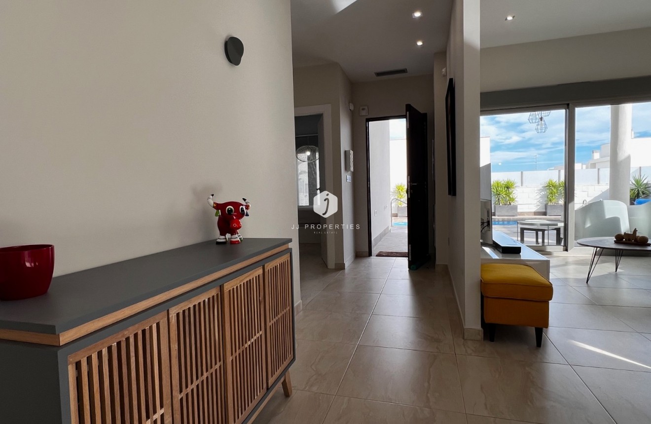 D'occasion - Villa -
Orihuela Costa - Costa Blanca
