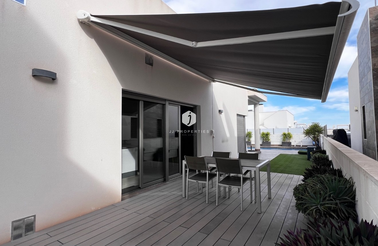 D'occasion - Villa -
Orihuela Costa - Costa Blanca