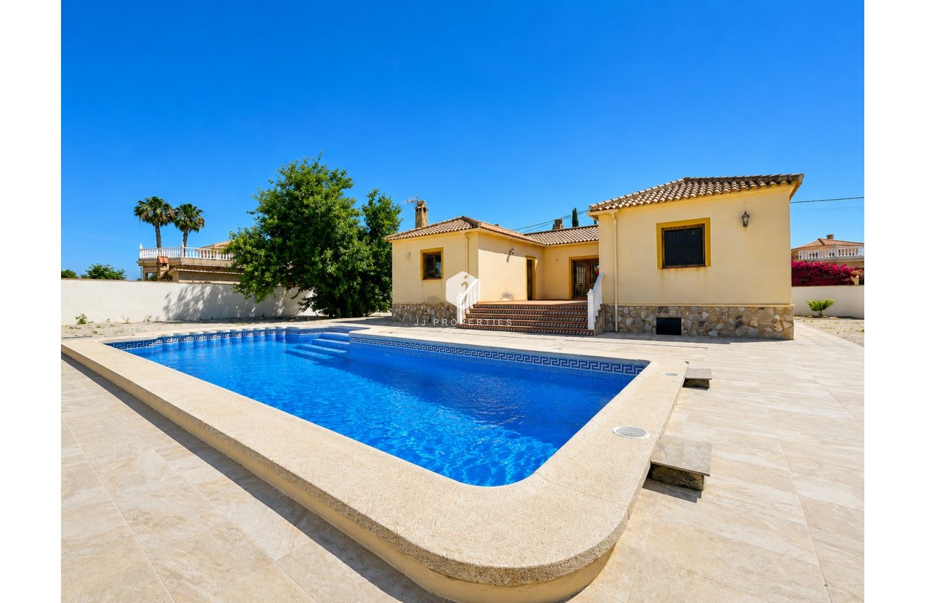 D'occasion - Villa -
Catral - Costa Blanca