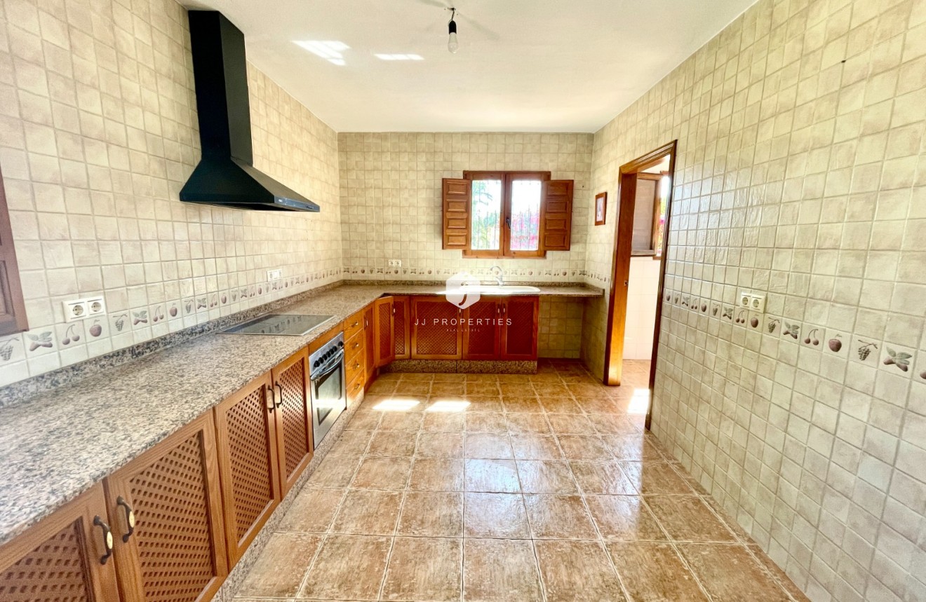 D'occasion - Villa -
Catral - Costa Blanca