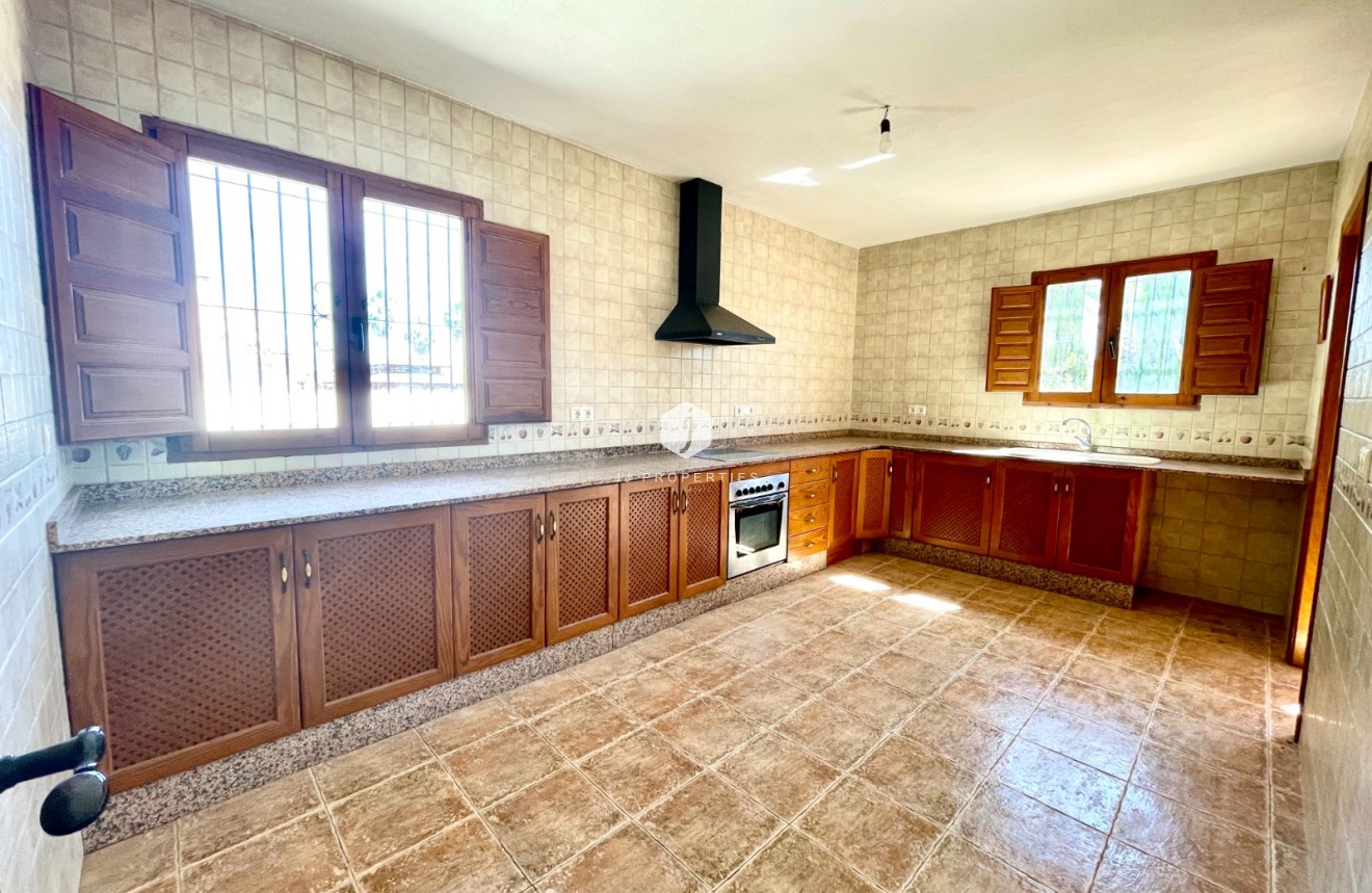 D'occasion - Villa -
Catral - Costa Blanca