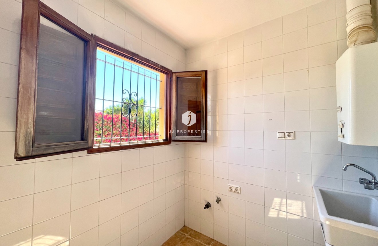 D'occasion - Villa -
Catral - Costa Blanca