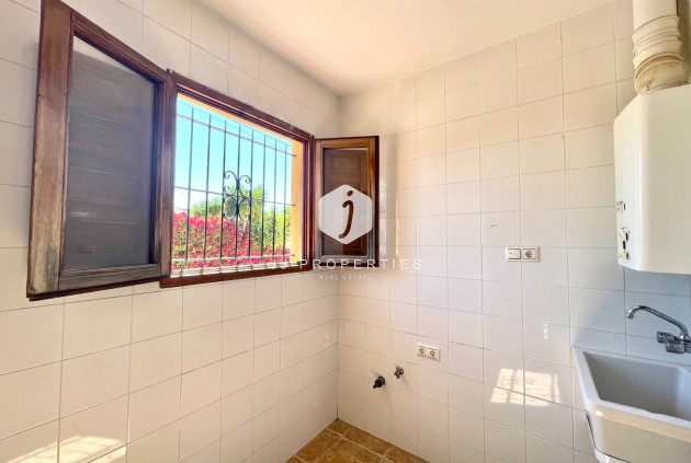 D'occasion - Villa -
Catral - Costa Blanca
