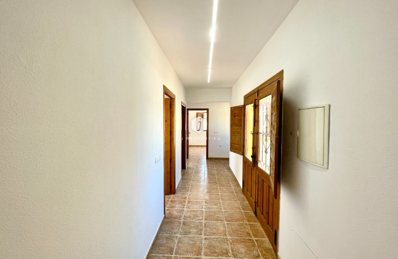D'occasion - Villa -
Catral - Costa Blanca