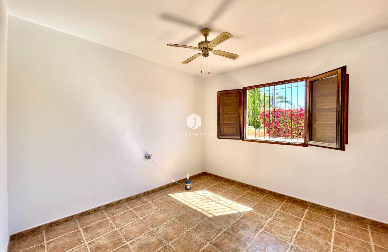 D'occasion - Villa -
Catral - Costa Blanca
