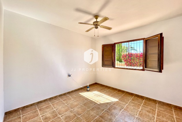D'occasion - Villa -
Catral - Costa Blanca
