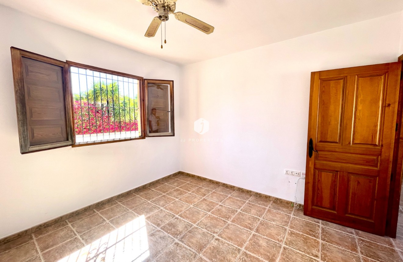 D'occasion - Villa -
Catral - Costa Blanca