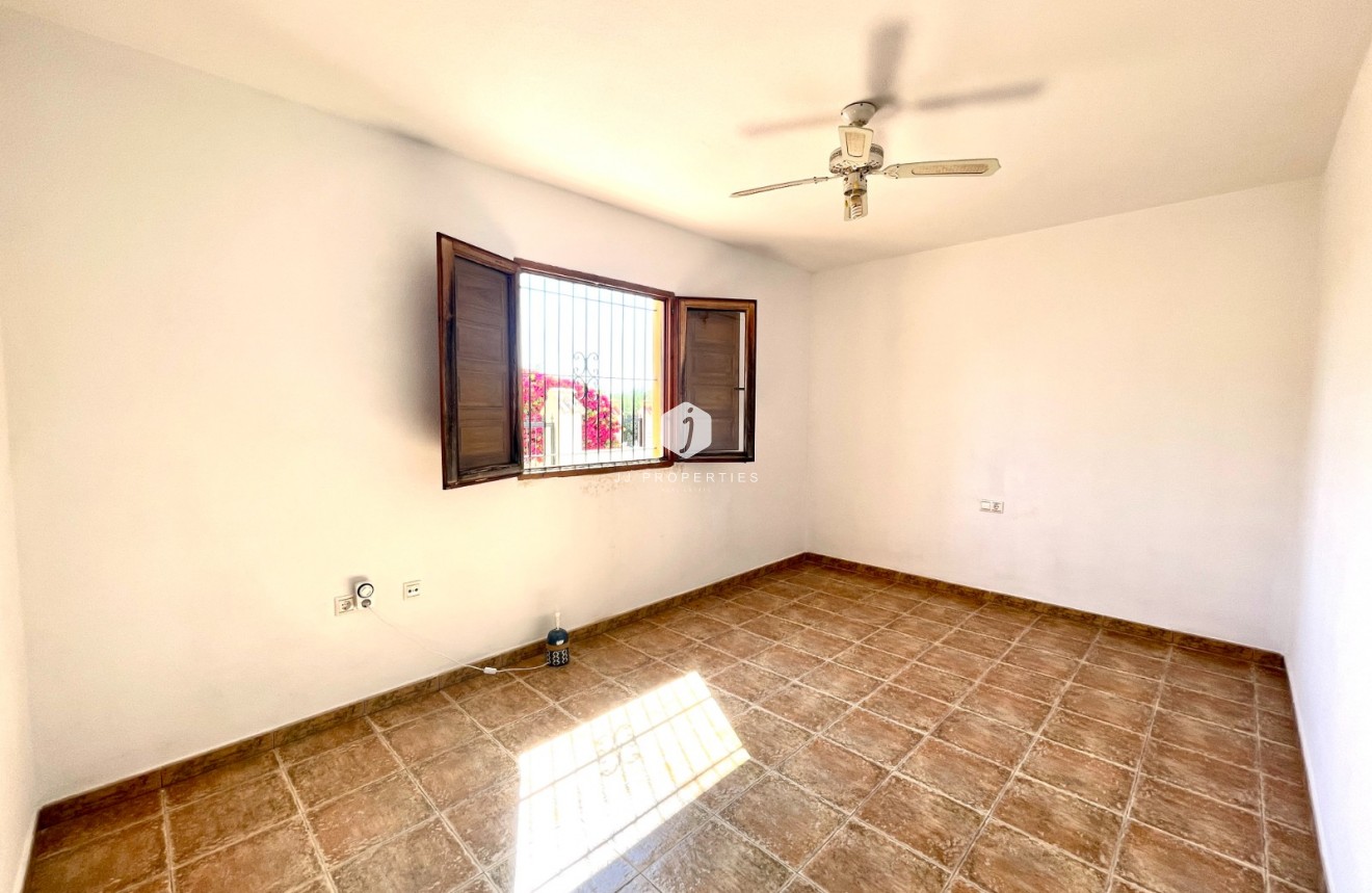D'occasion - Villa -
Catral - Costa Blanca