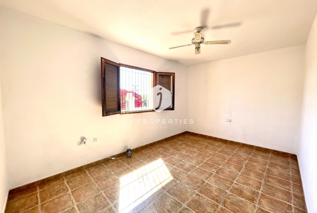 D'occasion - Villa -
Catral - Costa Blanca