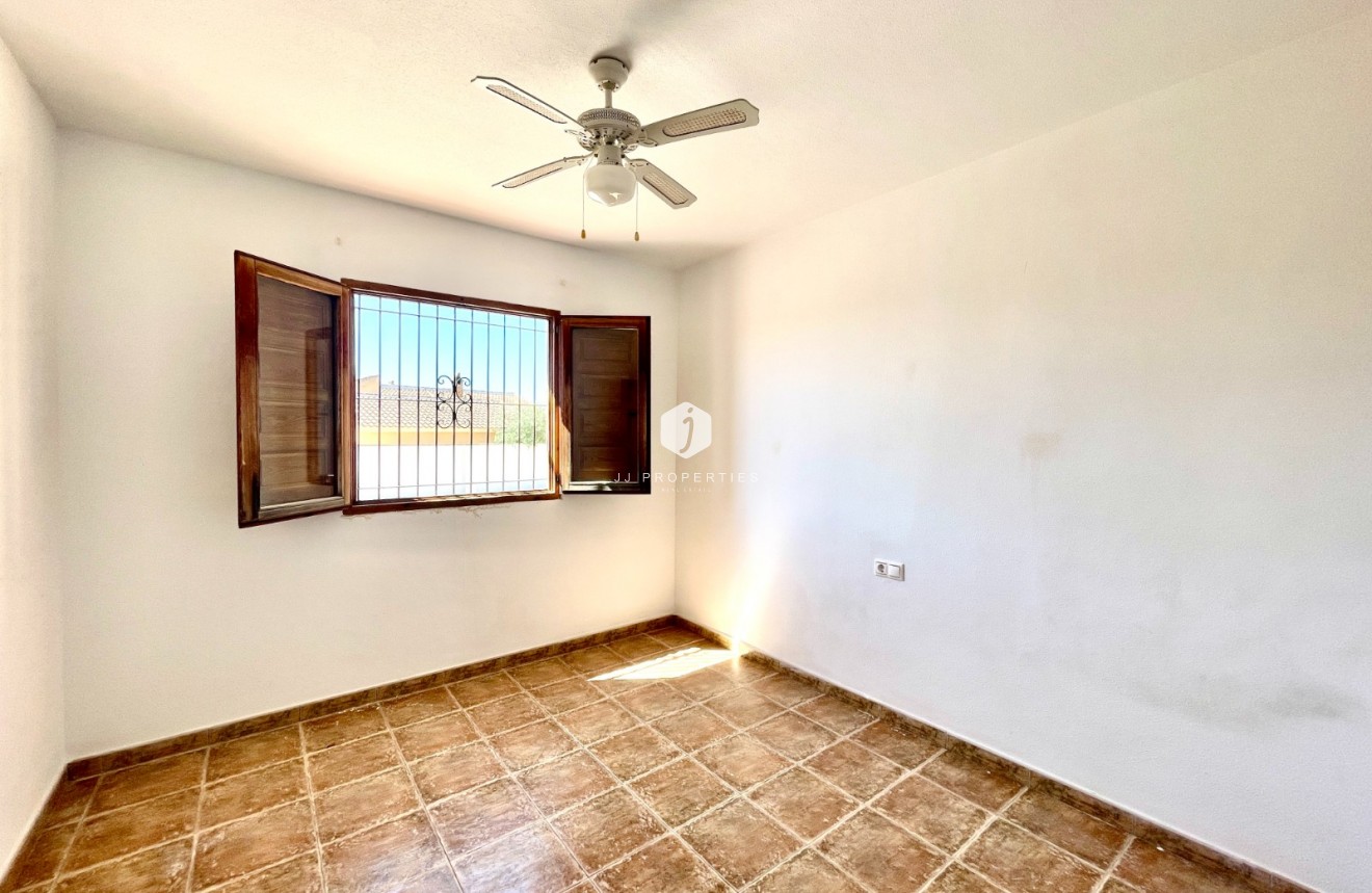 D'occasion - Villa -
Catral - Costa Blanca