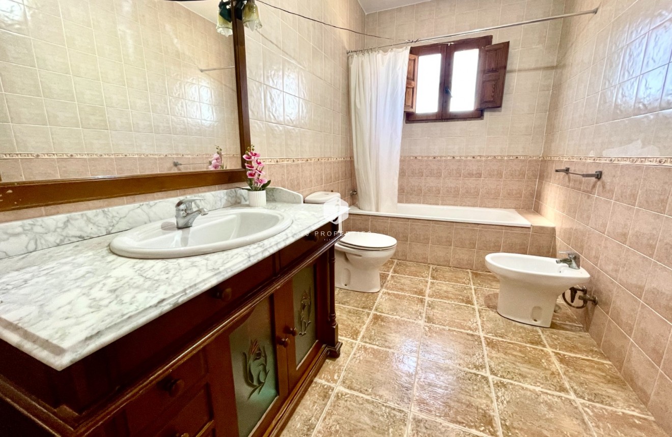 D'occasion - Villa -
Catral - Costa Blanca