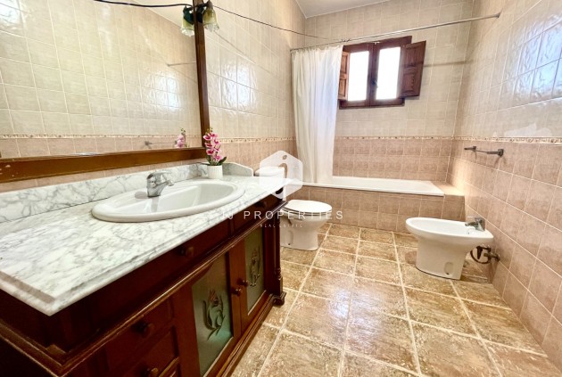 D'occasion - Villa -
Catral - Costa Blanca