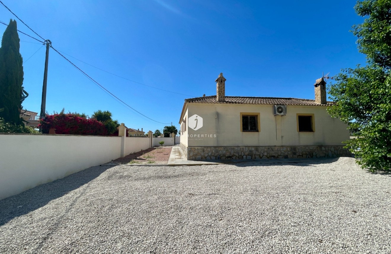 D'occasion - Villa -
Catral - Costa Blanca