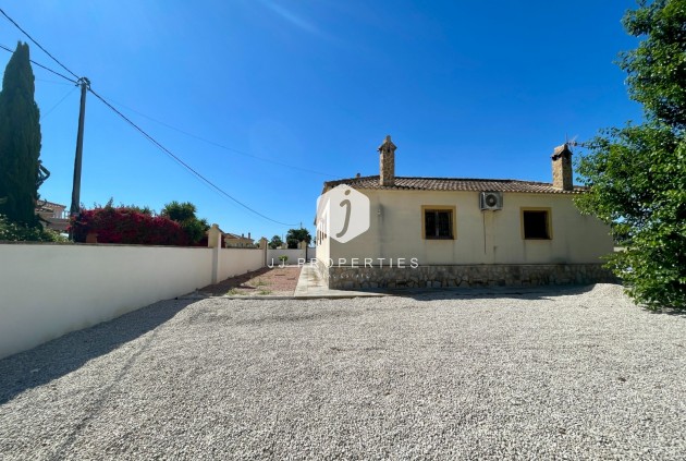 D'occasion - Villa -
Catral - Costa Blanca
