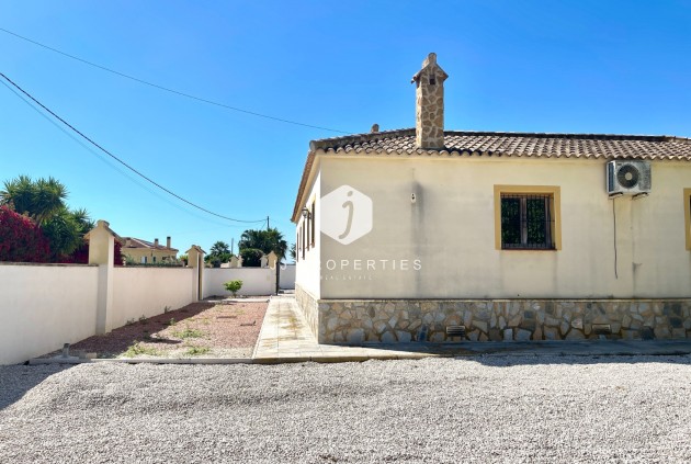 D'occasion - Villa -
Catral - Costa Blanca