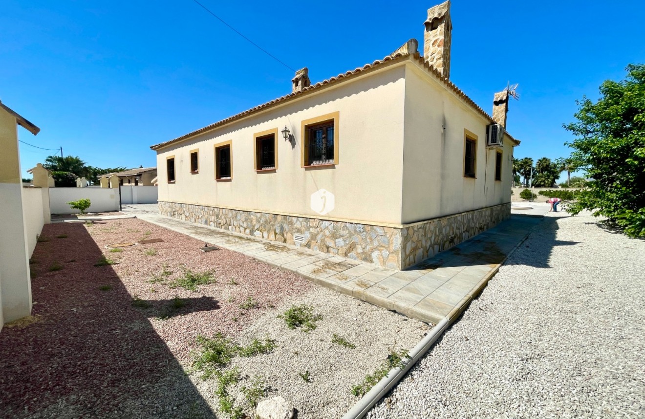 D'occasion - Villa -
Catral - Costa Blanca