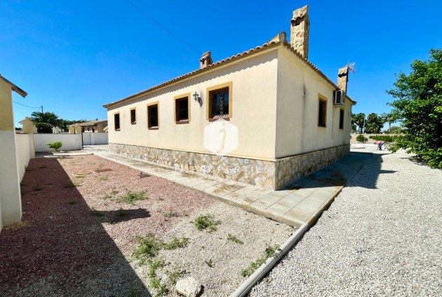 D'occasion - Villa -
Catral - Costa Blanca