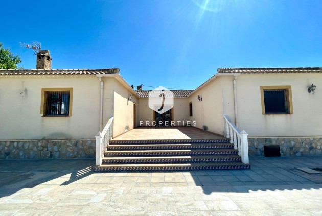 D'occasion - Villa -
Catral - Costa Blanca