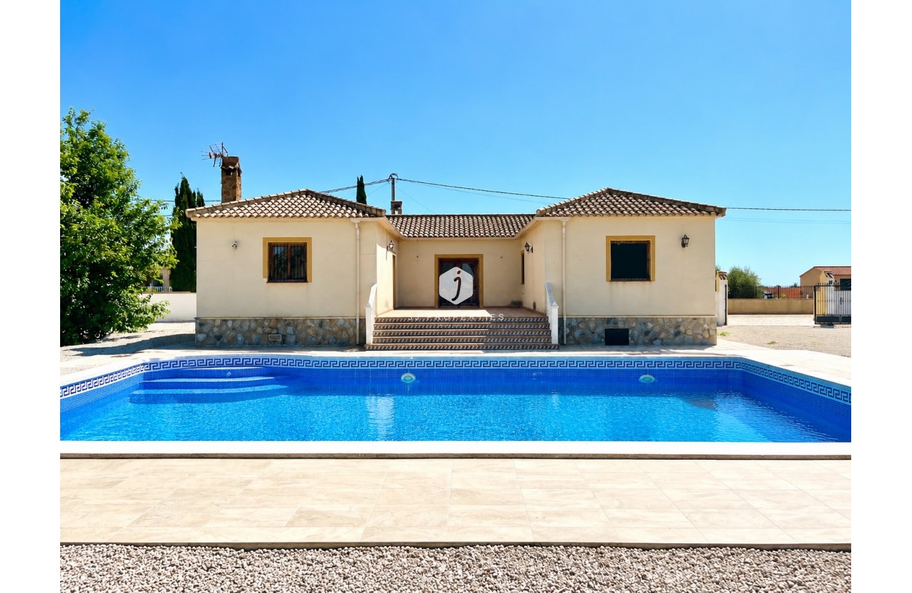 D'occasion - Villa -
Catral - Costa Blanca