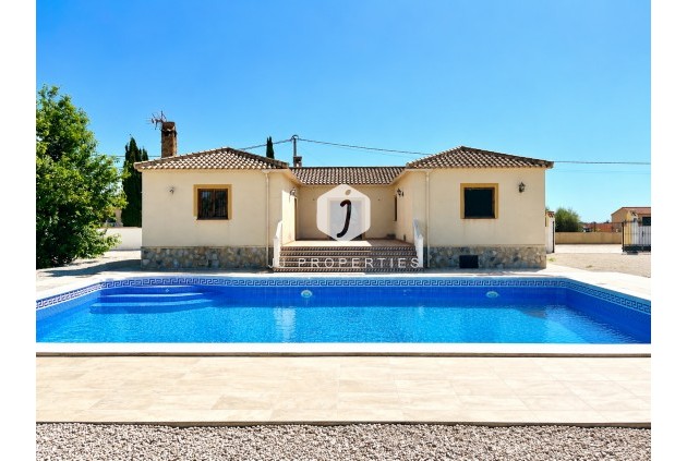 D'occasion - Villa -
Catral - Costa Blanca