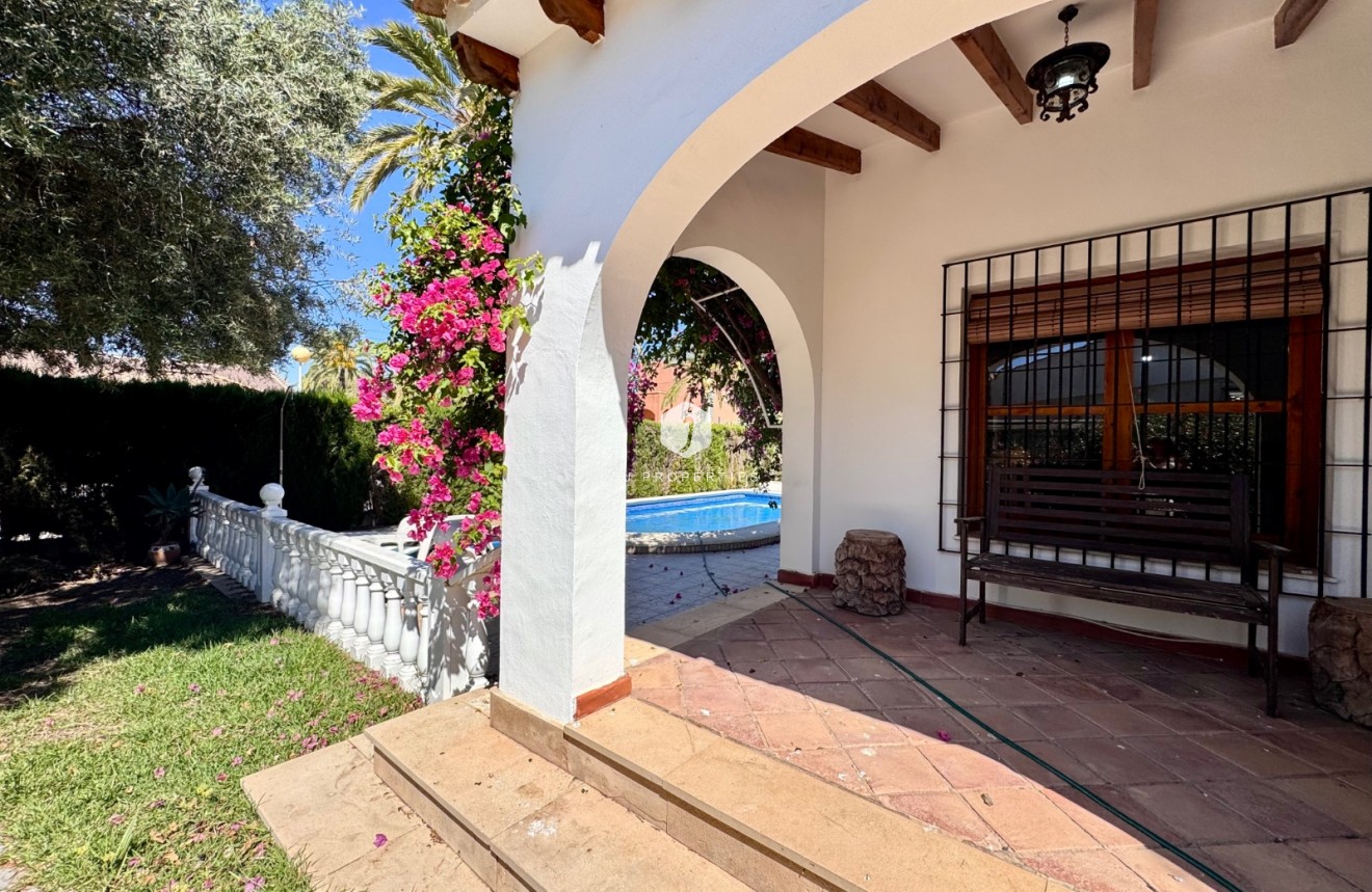 D'occasion - Villa -
Orihuela Costa - Costa Blanca