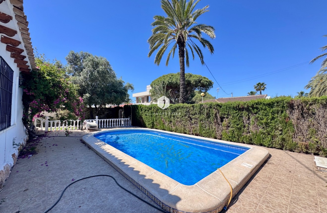 D'occasion - Villa -
Orihuela Costa - Costa Blanca
