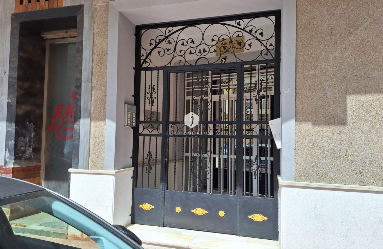 Aus zweiter Hand - Wohnung -
Torrevieja - Playa de los Locos