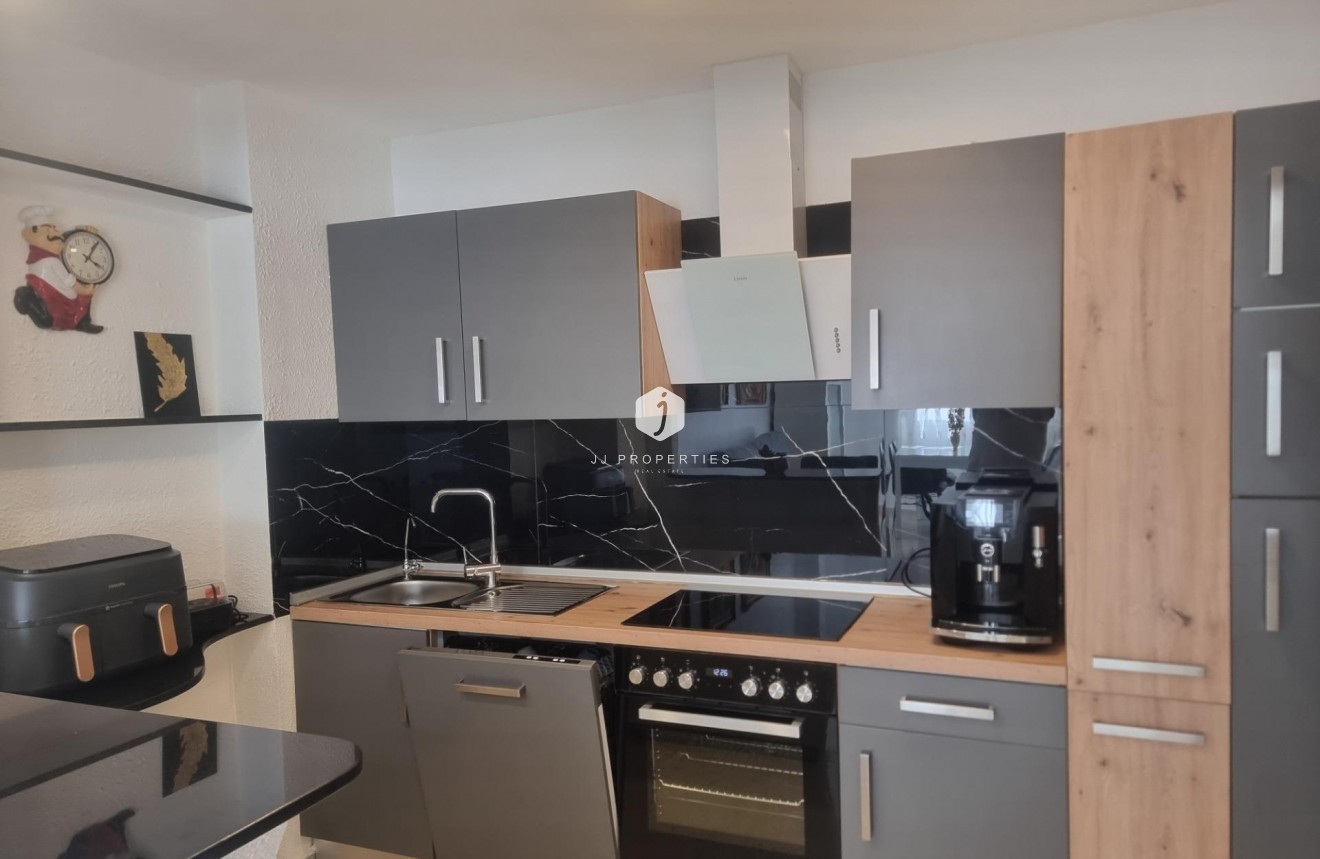 Resale - Apartment / flat -
Torrevieja - Playa de los Locos