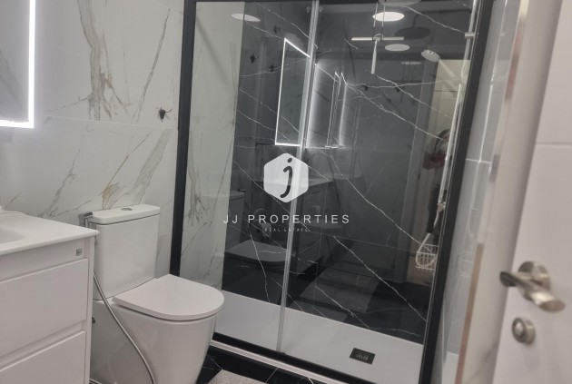 Resale - Apartment / flat -
Torrevieja - Playa de los Locos