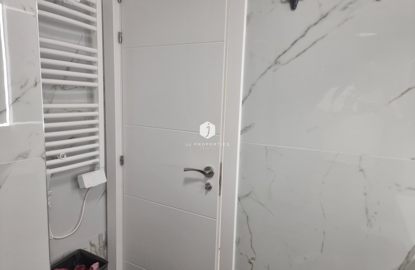 Resale - Apartment / flat -
Torrevieja - Playa de los Locos