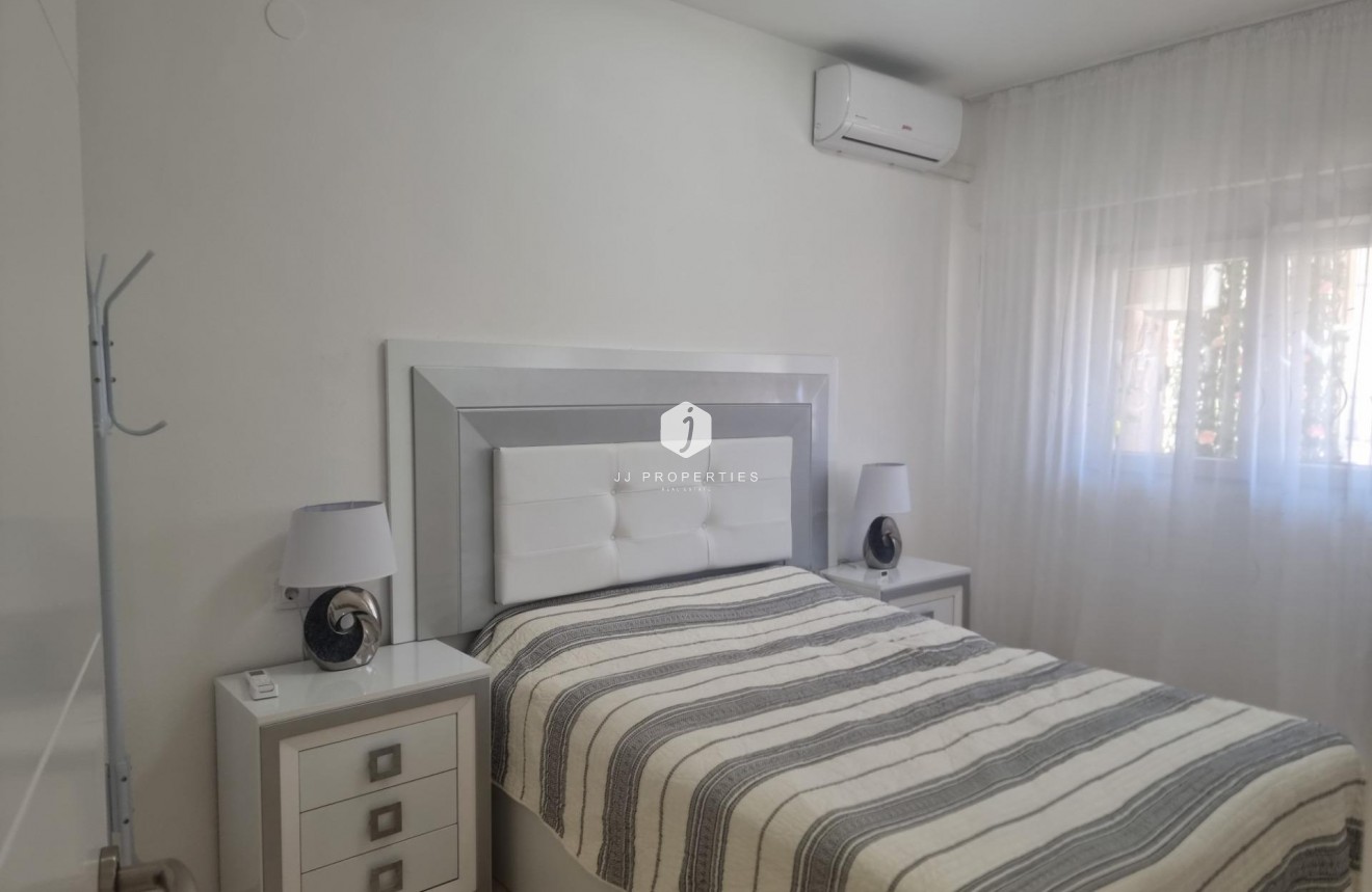 Resale - Apartment / flat -
Torrevieja - Playa de los Locos